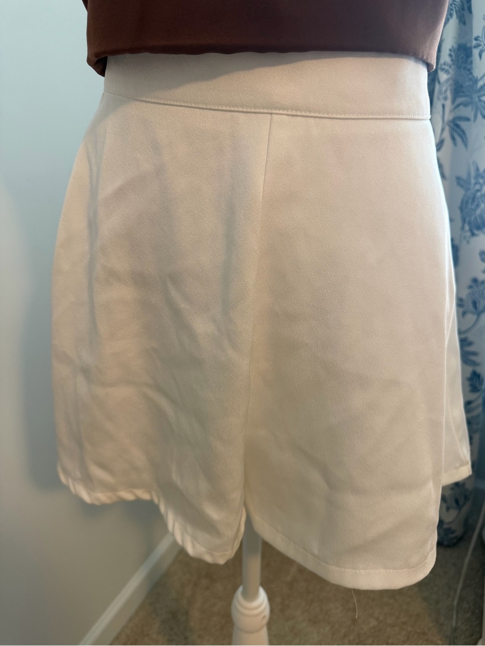 DO+BE Cream High-Rise Skort